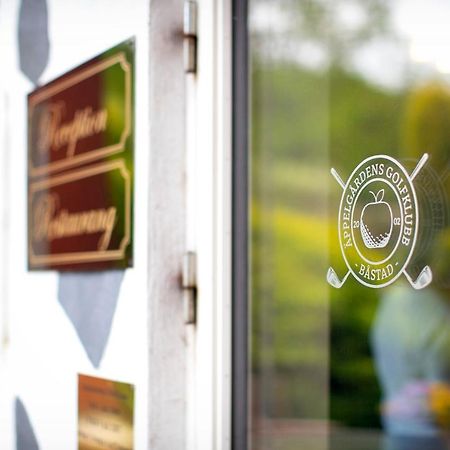 Aeppelgarden I Båstad Buitenkant foto